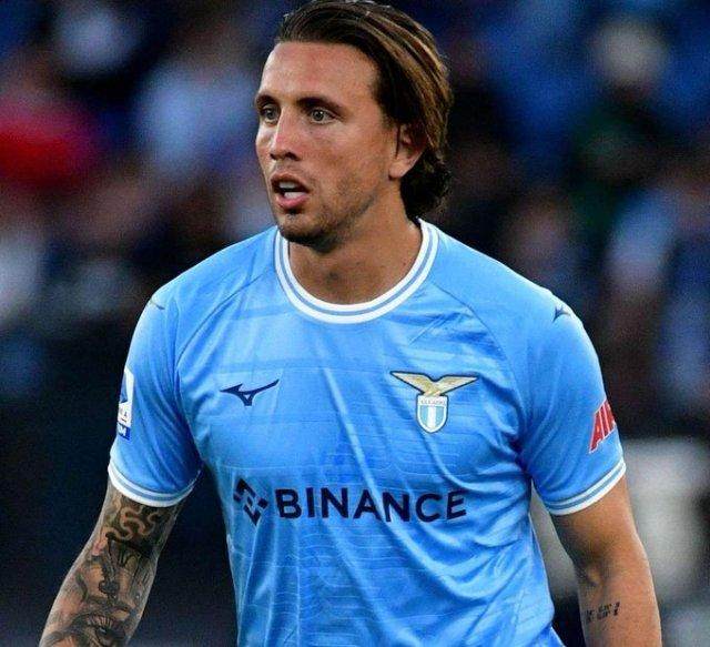 kaiyun-【早报】巴萨3分领先皇马！第二次国家德比见分晓？